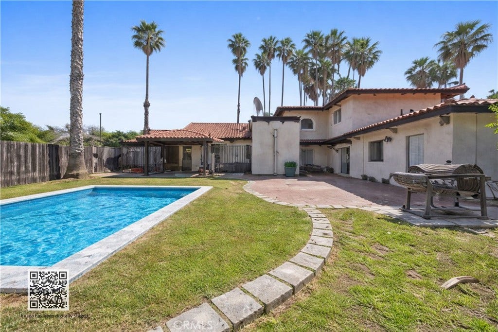 552 Pepper, Bakersfield, CA 93307 Digitally staged with water