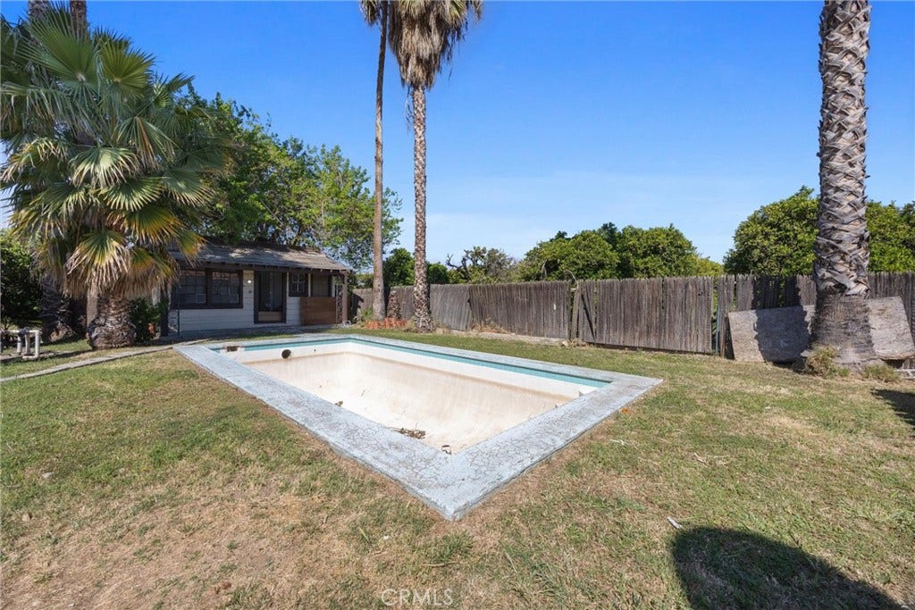 552 Pepper, Bakersfield, CA 93307 Original photo