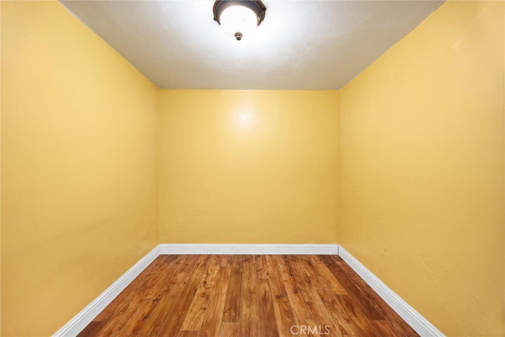 552 Pepper, Bakersfield, CA 93307 Walk in closet to downstairs bedroom
