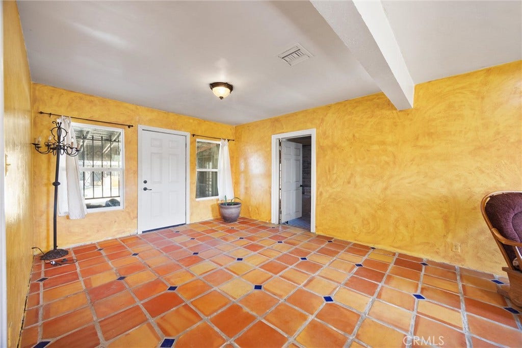 552 Pepper, Bakersfield, CA 93307 Original photo
