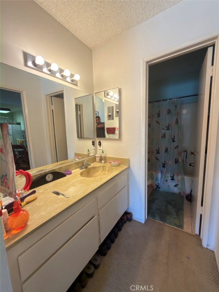 5460 White Oak Avenue, #E225, Encino, CA 91316 5460 White Oak Avenue, #E225, Encino, CA 91316