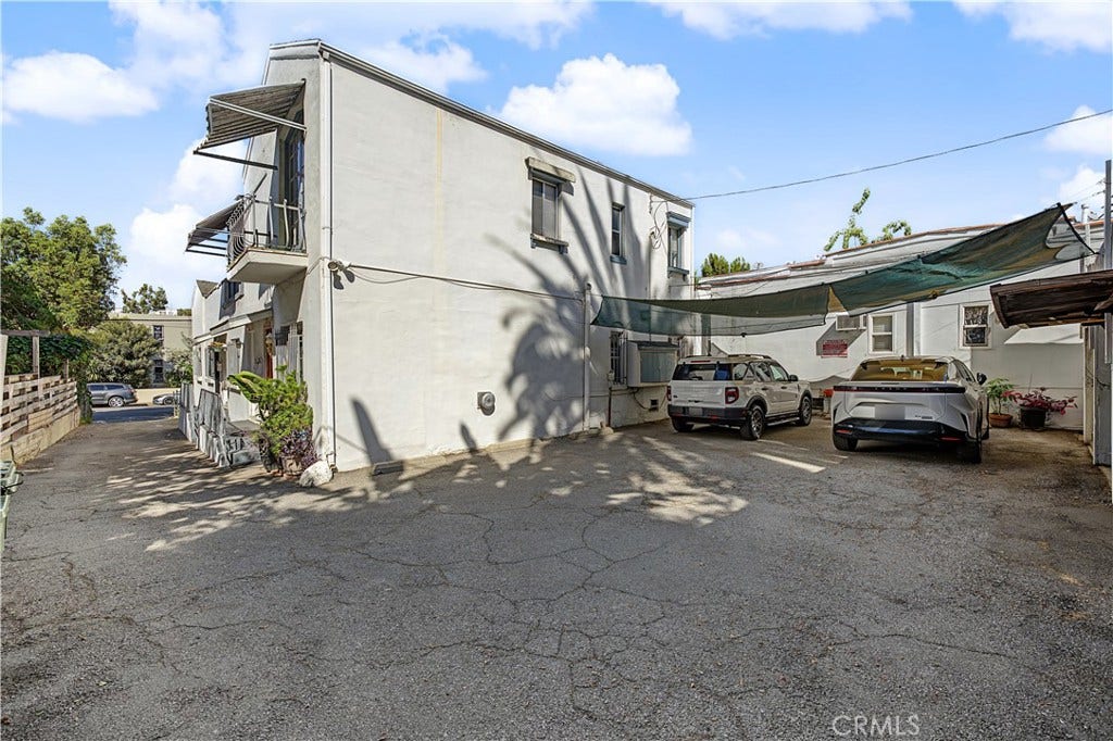 414 S Coronado, Los Angeles, CA 90057 414 S Coronado, Los Angeles, CA 90057