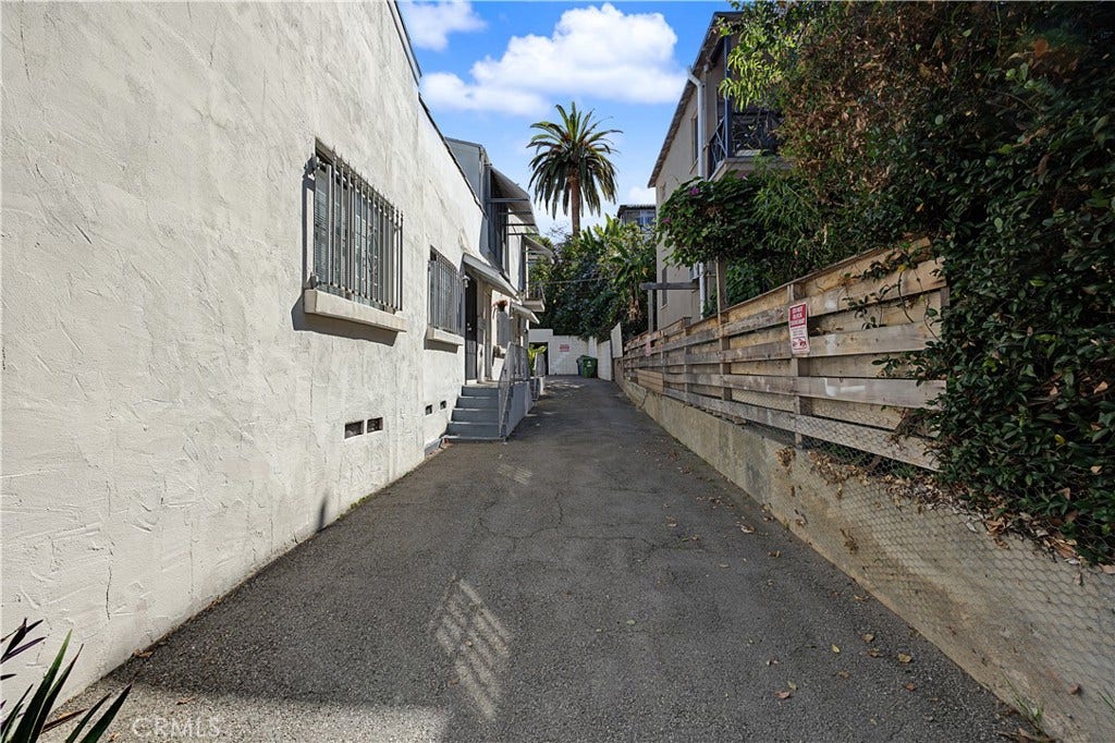 414 S Coronado, Los Angeles, CA 90057 414 S Coronado, Los Angeles, CA 90057