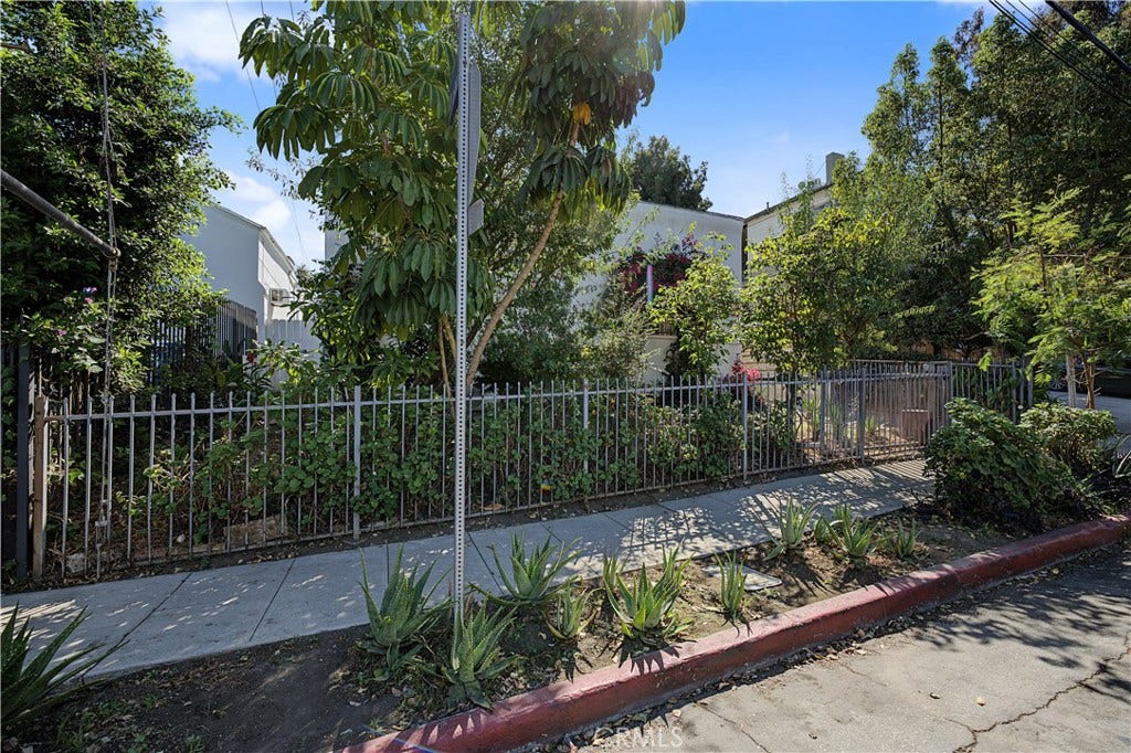 414 S Coronado, Los Angeles, CA 90057 414 S Coronado, Los Angeles, CA 90057
