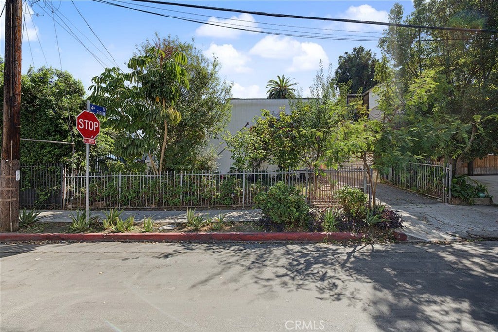 414 S Coronado, Los Angeles, CA 90057 414 S Coronado, Los Angeles, CA 90057