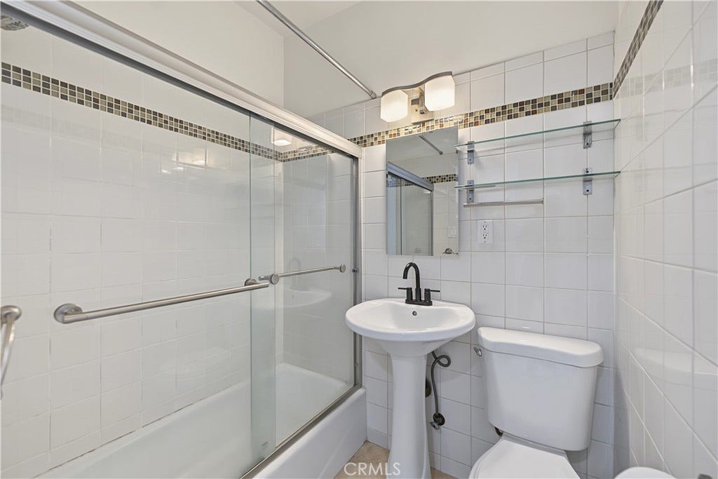 414 S Coronado, Los Angeles, CA 90057 414 S Coronado, Los Angeles, CA 90057