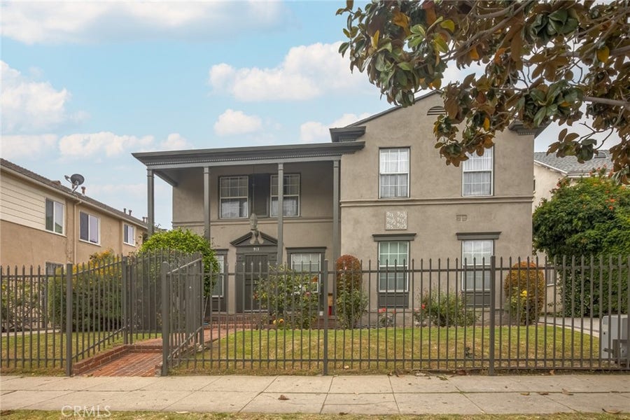 Property photo for 913 S Wilton Place, Los Angeles, CA