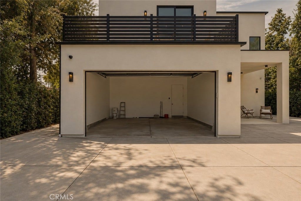 22816 Erwin, Woodland Hills, CA 91367 22816 Erwin, Woodland Hills, CA 91367