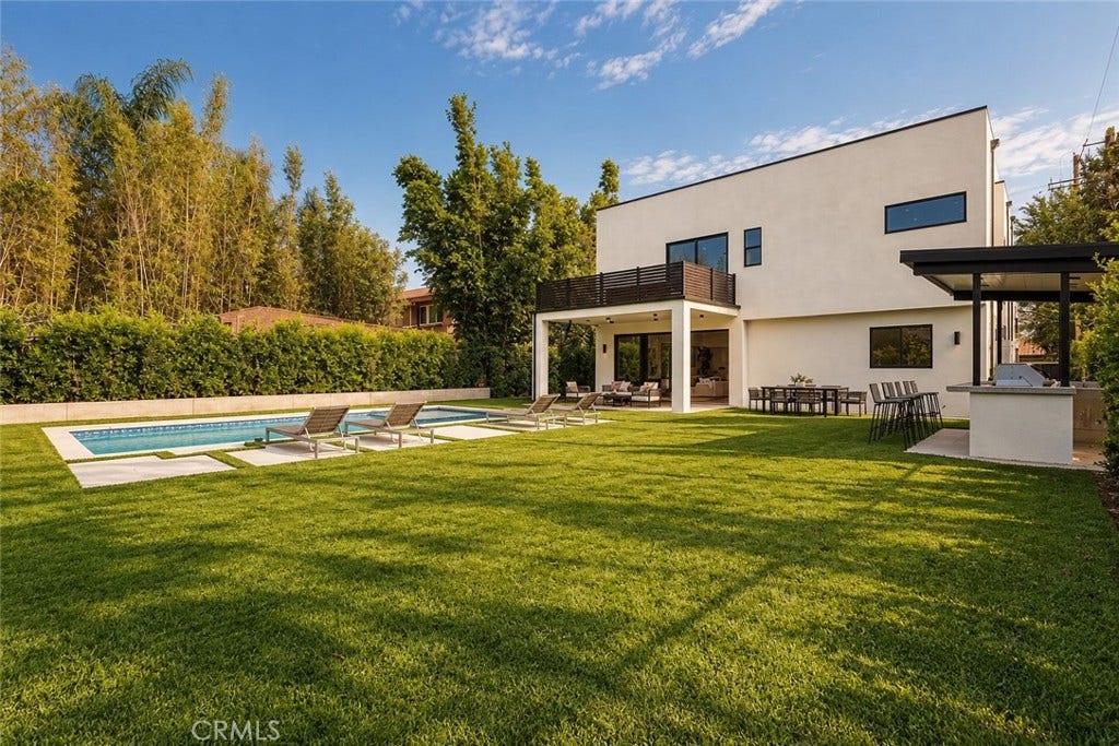 22816 Erwin, Woodland Hills, CA 91367 22816 Erwin, Woodland Hills, CA 91367