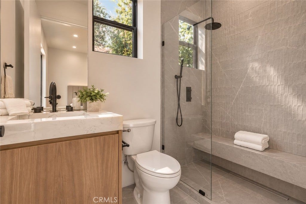22816 Erwin, Woodland Hills, CA 91367 22816 Erwin, Woodland Hills, CA 91367