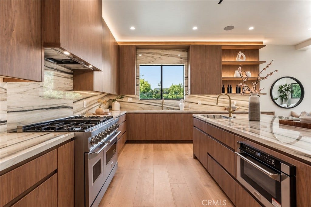 22816 Erwin, Woodland Hills, CA 91367 22816 Erwin, Woodland Hills, CA 91367