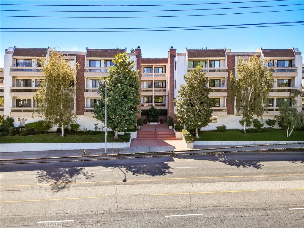 17140 Burbank, #207, Encino, CA 91316
