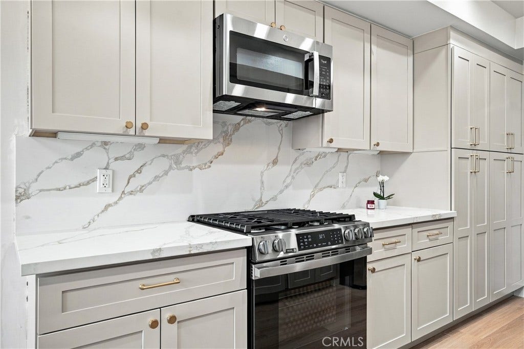 17140 Burbank, #207, Encino, CA 91316