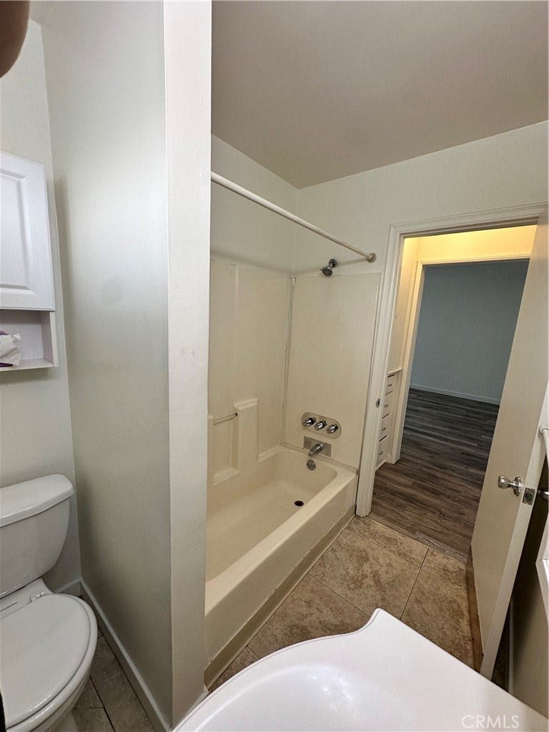 11434 Oxnard, #1, North Hollywood, CA 91606 Bathroom