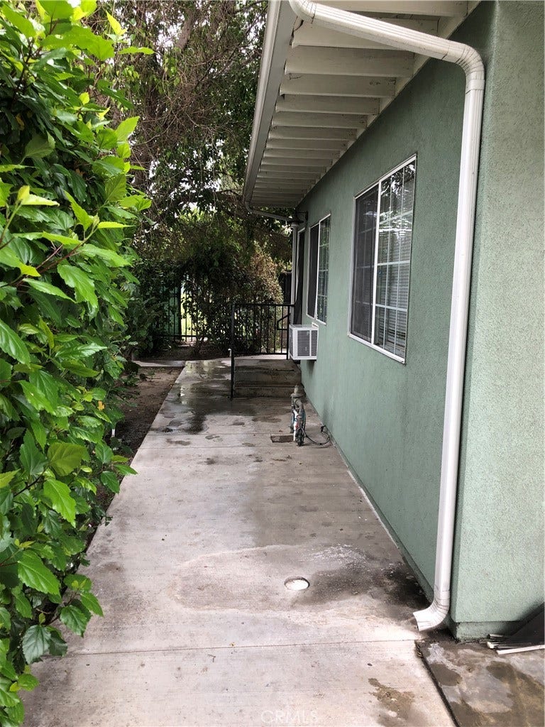 11434 Oxnard, #1, North Hollywood, CA 91606 Front of the unit