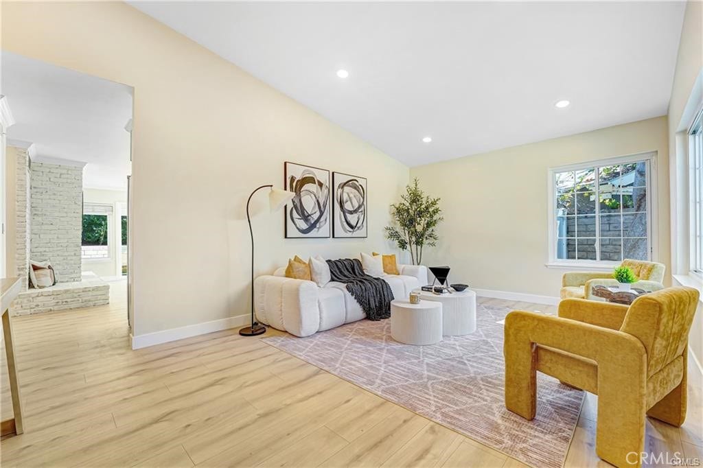 2395 Century, Simi Valley, CA 93063