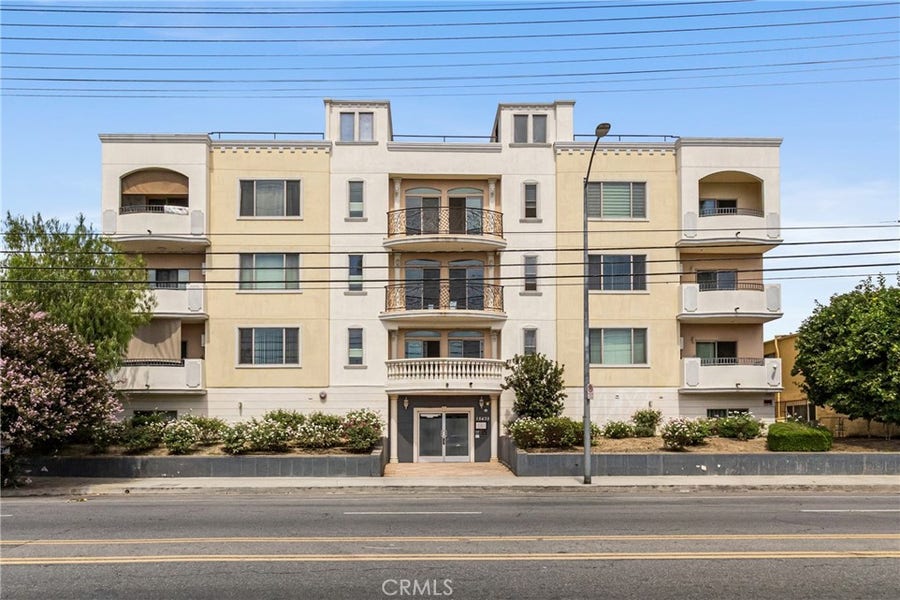 Property photo for 15435 Vanowen Street, #301, Van Nuys, CA