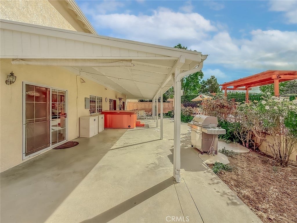 17512 Superior Street, Northridge, CA 91325 17512 Superior Street, Northridge, CA 91325