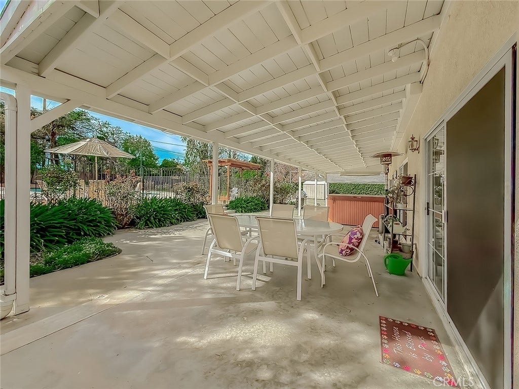 17512 Superior Street, Northridge, CA 91325 17512 Superior Street, Northridge, CA 91325