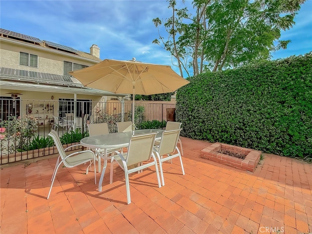 17512 Superior Street, Northridge, CA 91325 17512 Superior Street, Northridge, CA 91325