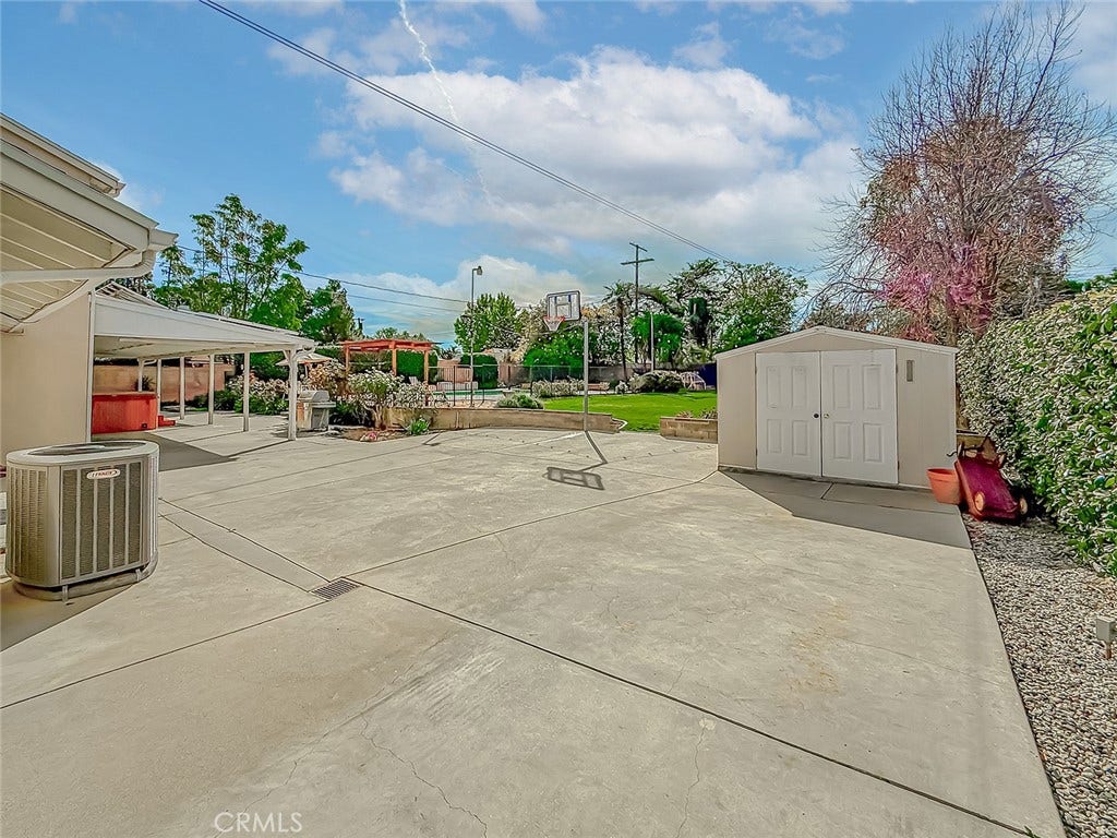 17512 Superior Street, Northridge, CA 91325 17512 Superior Street, Northridge, CA 91325