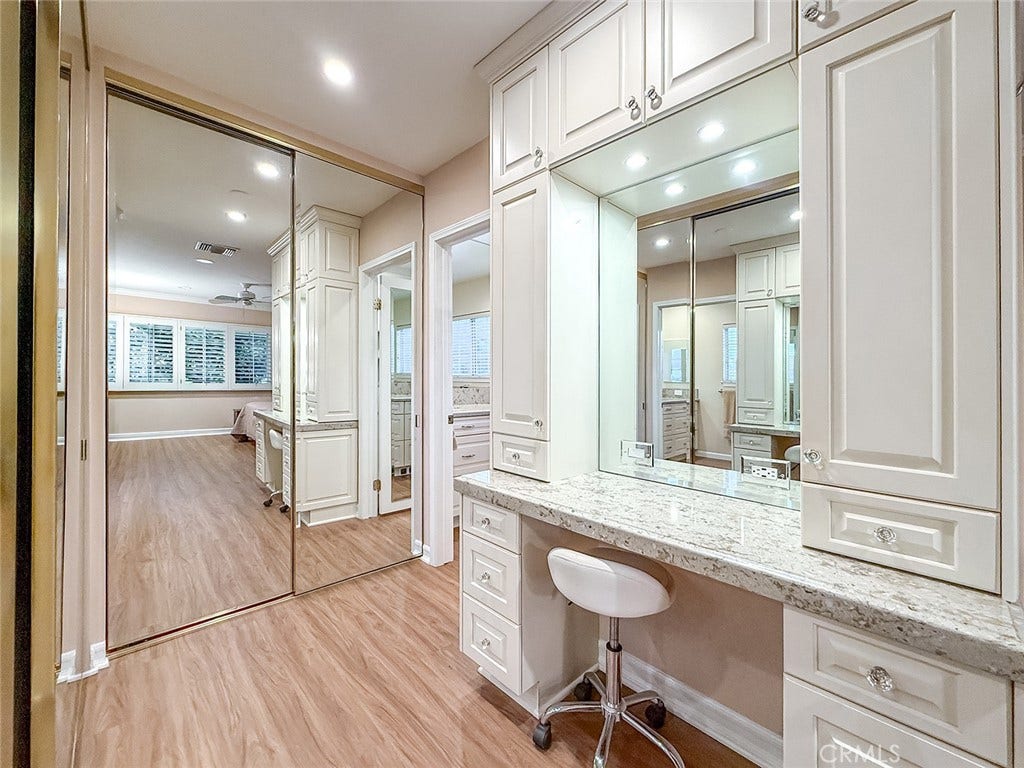 17512 Superior Street, Northridge, CA 91325 17512 Superior Street, Northridge, CA 91325