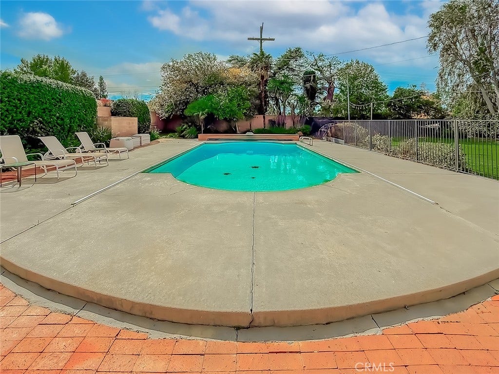 17512 Superior Street, Northridge, CA 91325 17512 Superior Street, Northridge, CA 91325