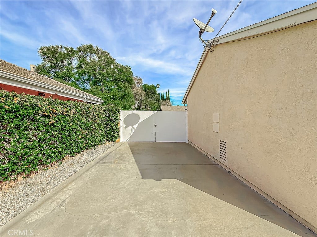 17512 Superior Street, Northridge, CA 91325 17512 Superior Street, Northridge, CA 91325