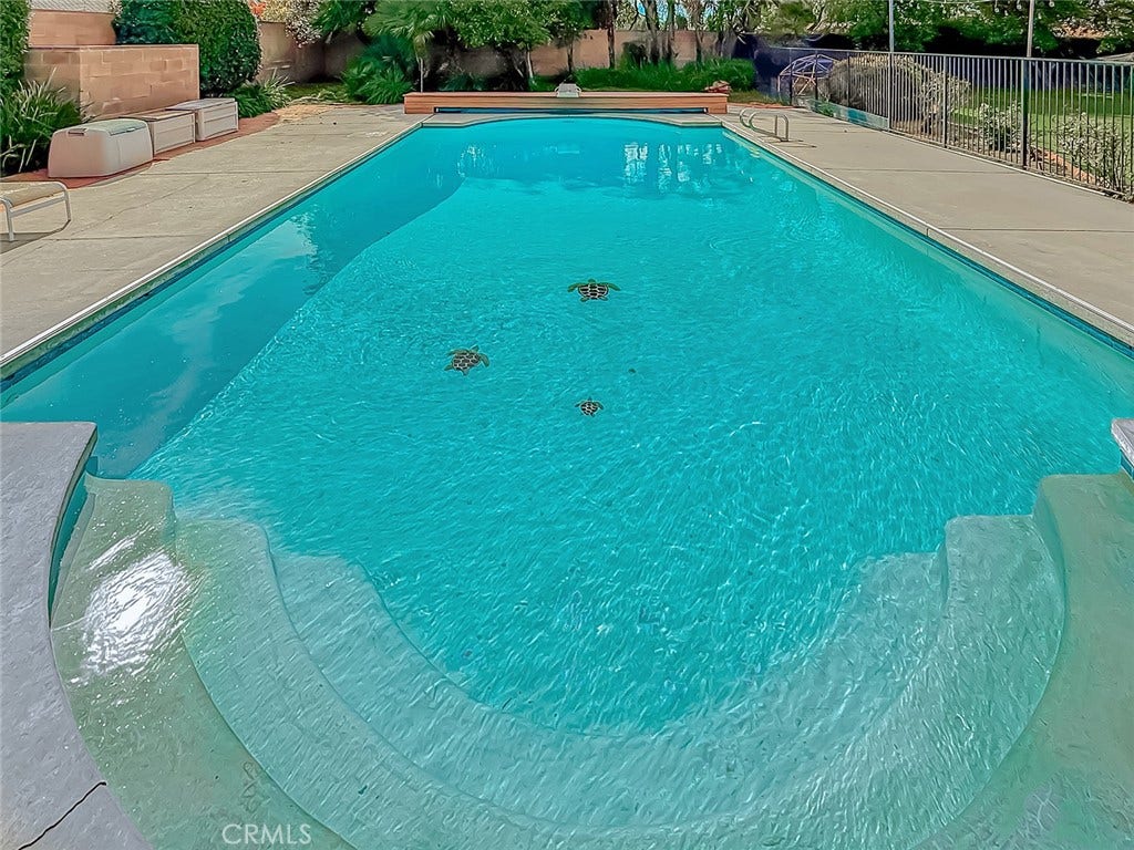 17512 Superior Street, Northridge, CA 91325 17512 Superior Street, Northridge, CA 91325