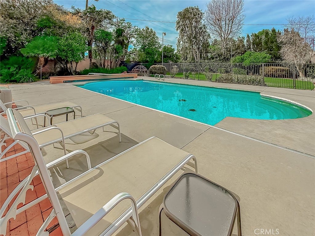 17512 Superior Street, Northridge, CA 91325 17512 Superior Street, Northridge, CA 91325