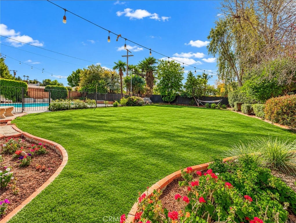 17512 Superior Street, Northridge, CA 91325 17512 Superior Street, Northridge, CA 91325