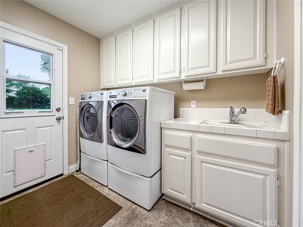 17512 Superior Street, Northridge, CA 91325 17512 Superior Street, Northridge, CA 91325