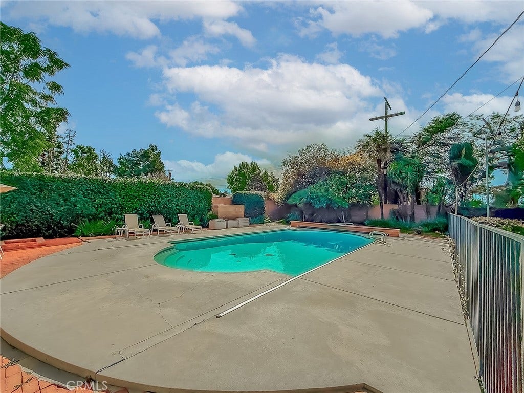 17512 Superior Street, Northridge, CA 91325 17512 Superior Street, Northridge, CA 91325