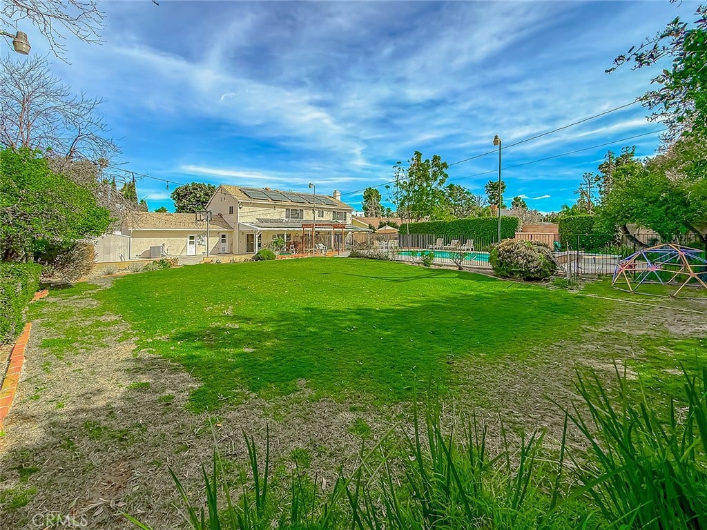 17512 Superior Street, Northridge, CA 91325 17512 Superior Street, Northridge, CA 91325