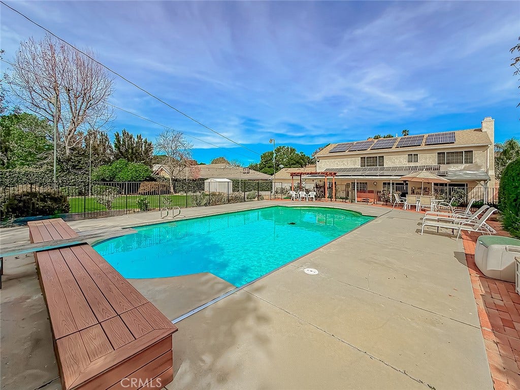 17512 Superior Street, Northridge, CA 91325 17512 Superior Street, Northridge, CA 91325