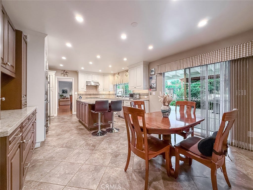 17512 Superior Street, Northridge, CA 91325 17512 Superior Street, Northridge, CA 91325