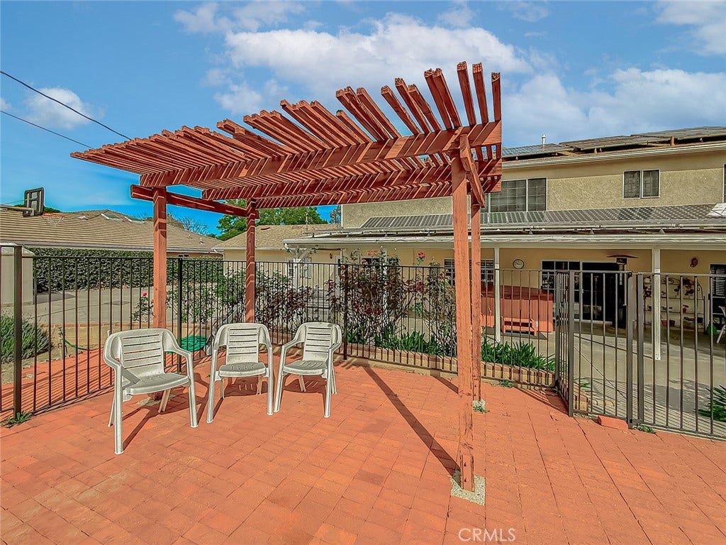17512 Superior Street, Northridge, CA 91325 17512 Superior Street, Northridge, CA 91325
