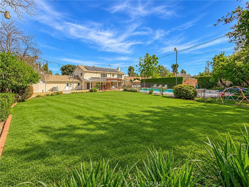 17512 Superior Street, Northridge, CA 91325 17512 Superior Street, Northridge, CA 91325