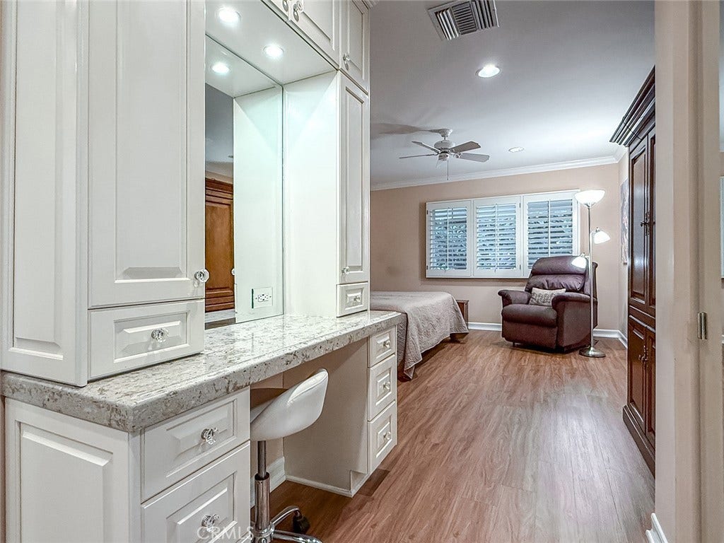 17512 Superior Street, Northridge, CA 91325 17512 Superior Street, Northridge, CA 91325