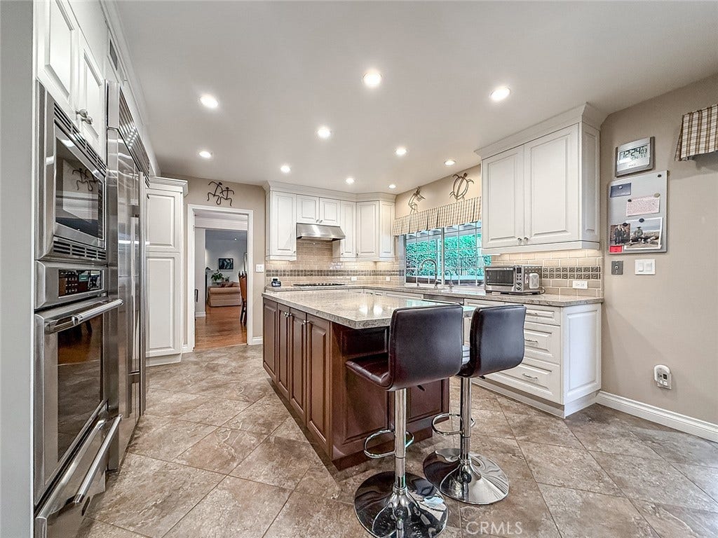 17512 Superior Street, Northridge, CA 91325 17512 Superior Street, Northridge, CA 91325