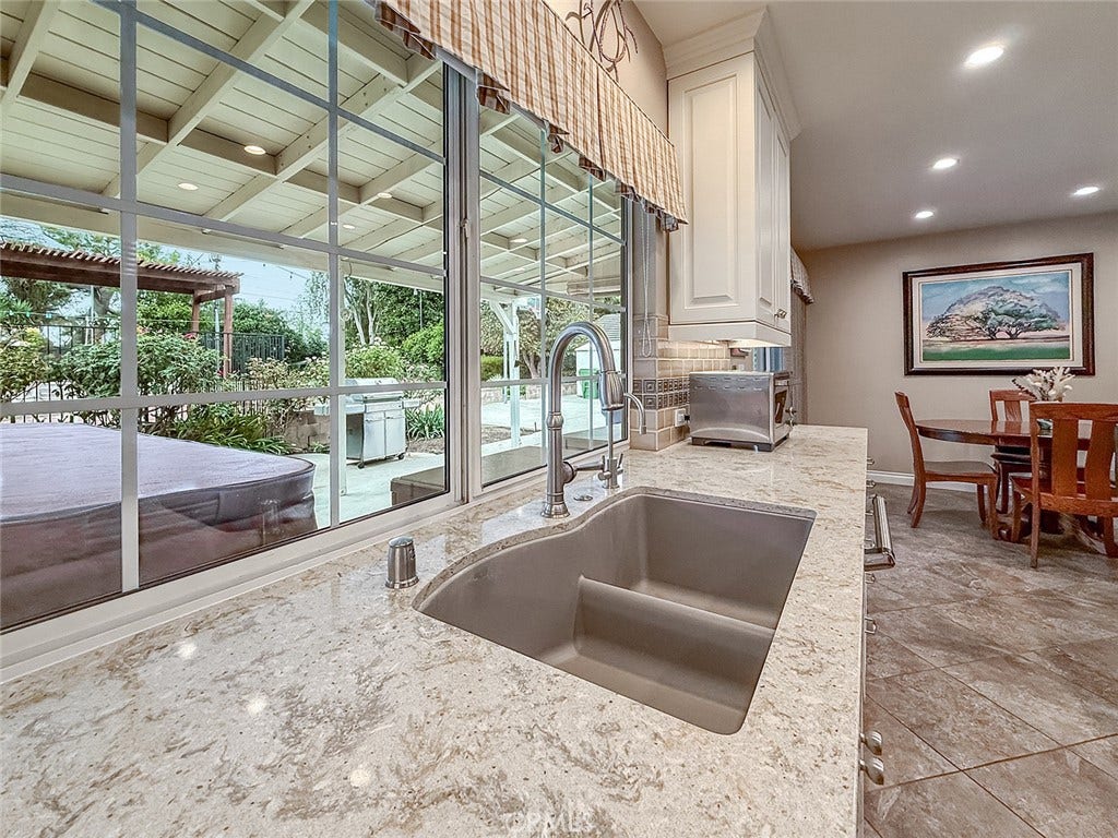 17512 Superior Street, Northridge, CA 91325 17512 Superior Street, Northridge, CA 91325