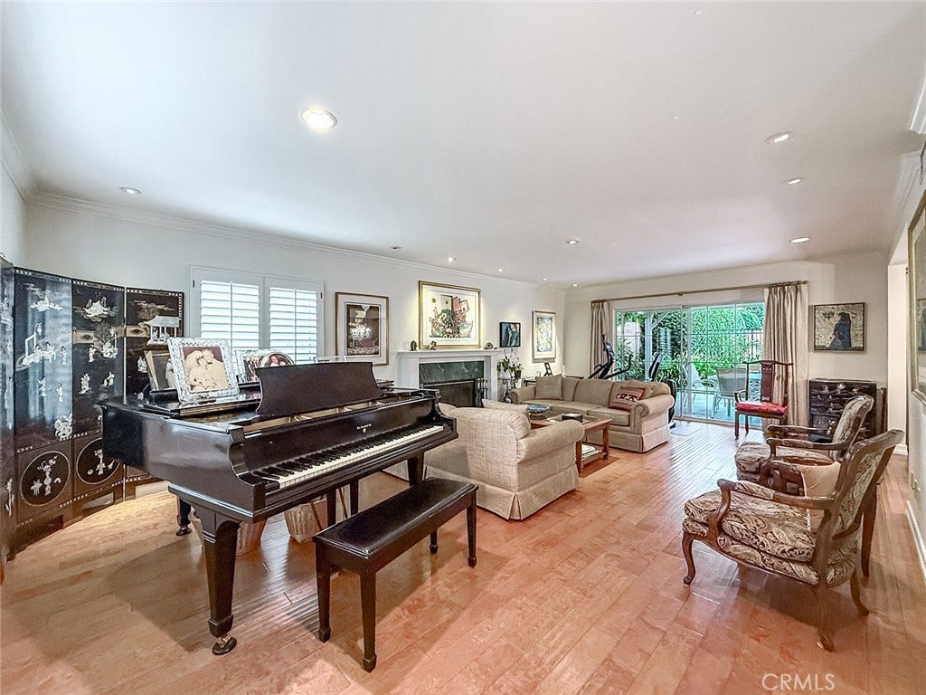 17512 Superior Street, Northridge, CA 91325 17512 Superior Street, Northridge, CA 91325