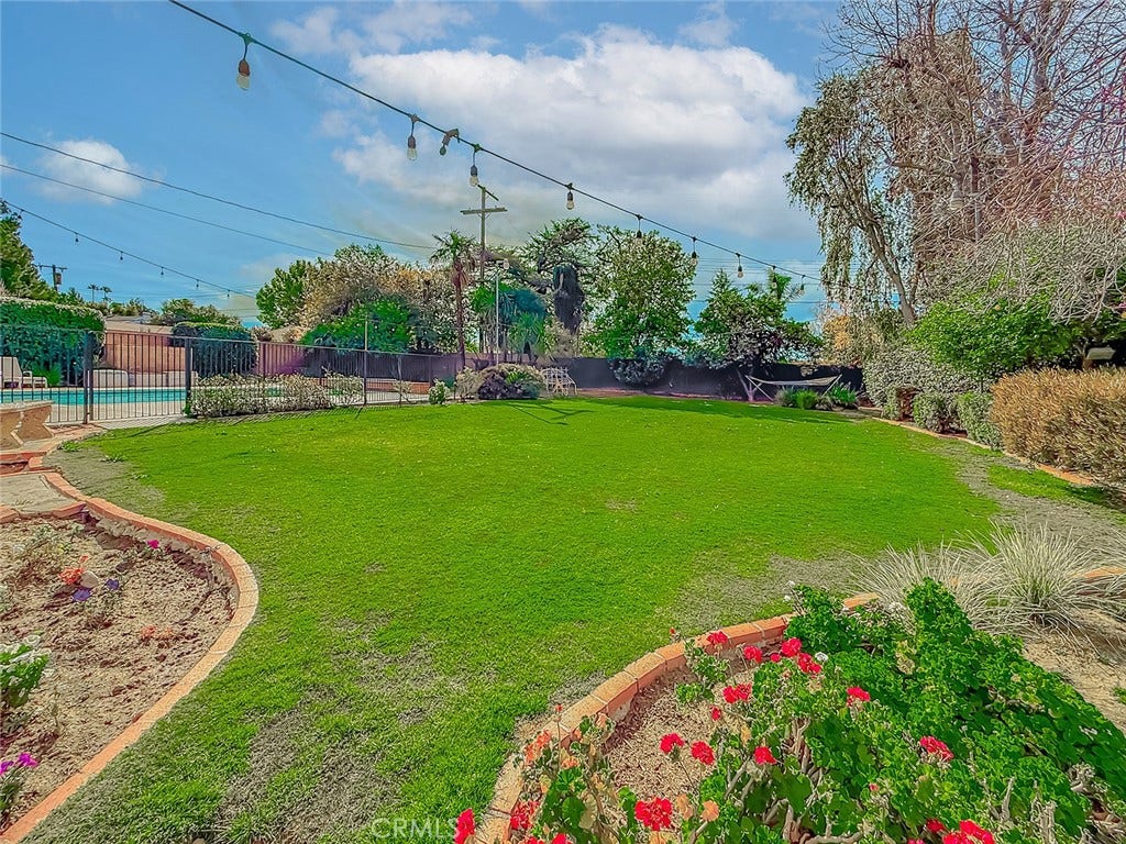 17512 Superior Street, Northridge, CA 91325 17512 Superior Street, Northridge, CA 91325