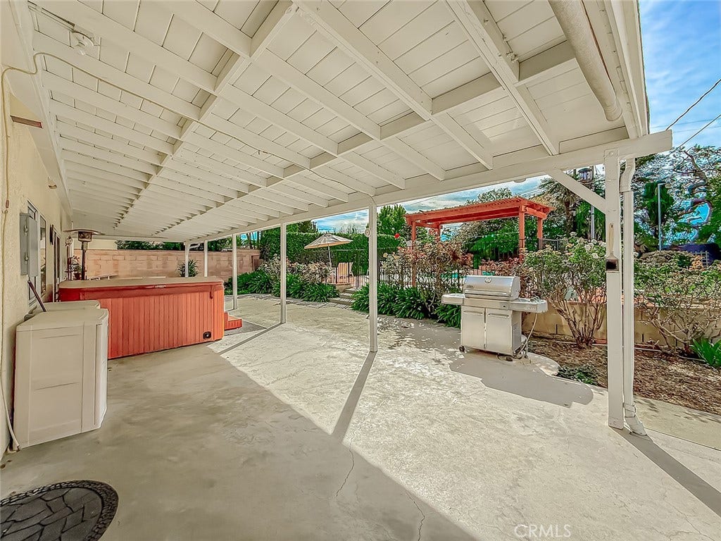 17512 Superior Street, Northridge, CA 91325 17512 Superior Street, Northridge, CA 91325