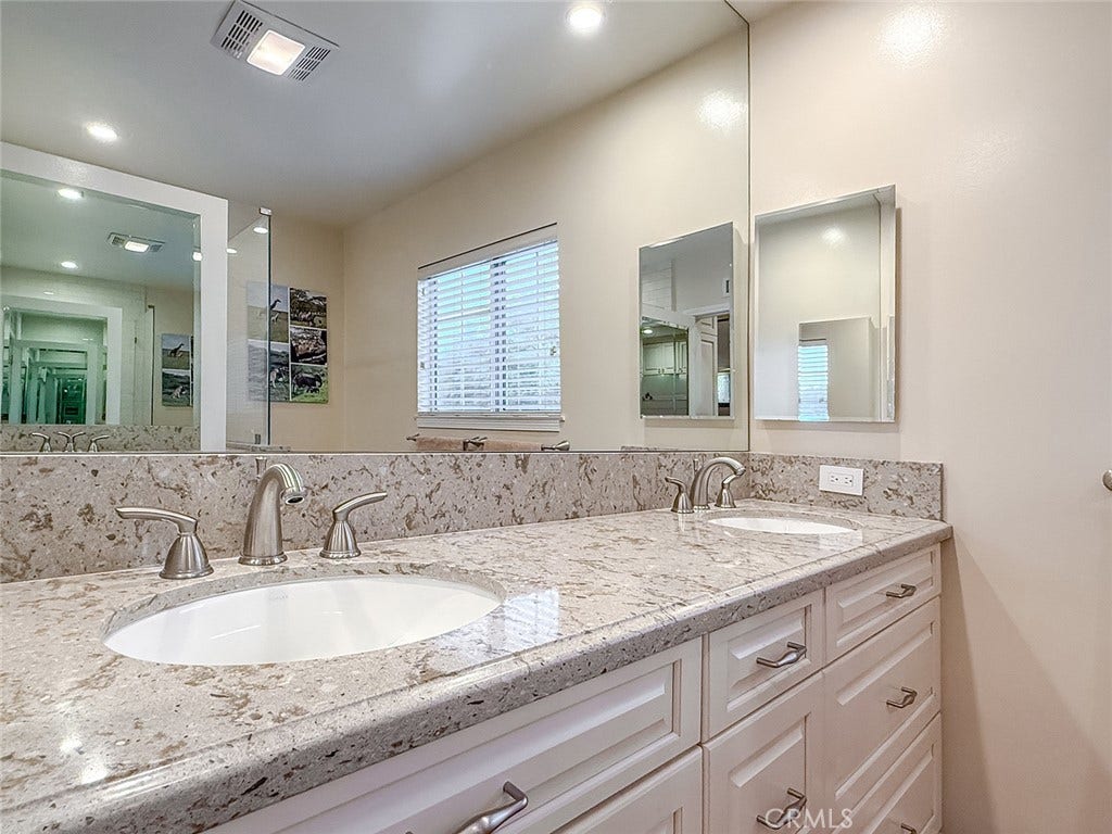 17512 Superior Street, Northridge, CA 91325 17512 Superior Street, Northridge, CA 91325