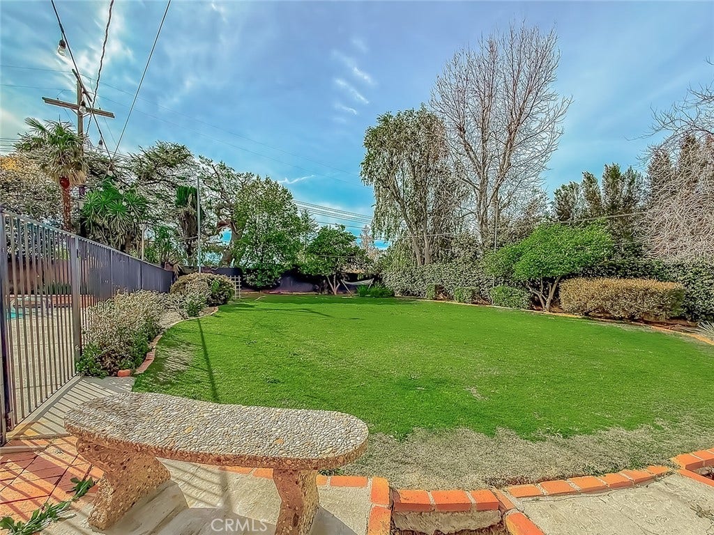17512 Superior Street, Northridge, CA 91325 17512 Superior Street, Northridge, CA 91325