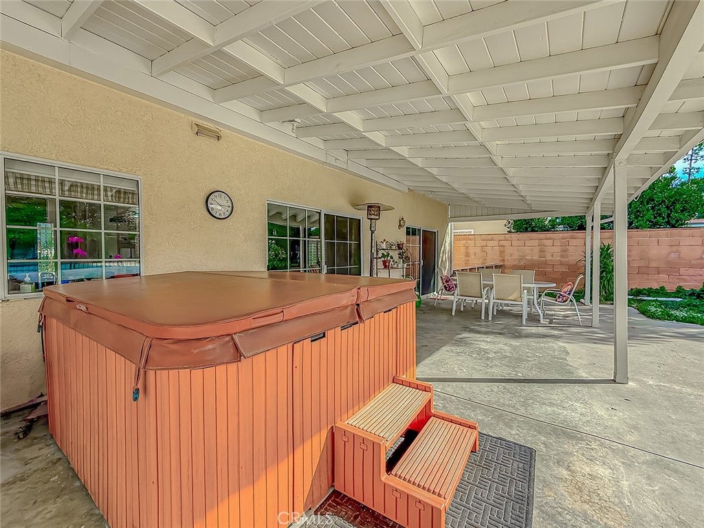 17512 Superior Street, Northridge, CA 91325 17512 Superior Street, Northridge, CA 91325