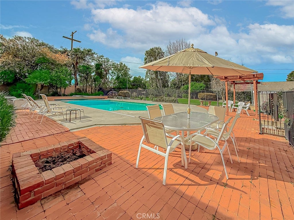 17512 Superior Street, Northridge, CA 91325 17512 Superior Street, Northridge, CA 91325