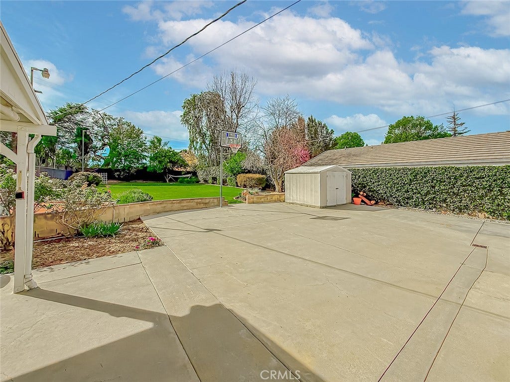 17512 Superior Street, Northridge, CA 91325 17512 Superior Street, Northridge, CA 91325