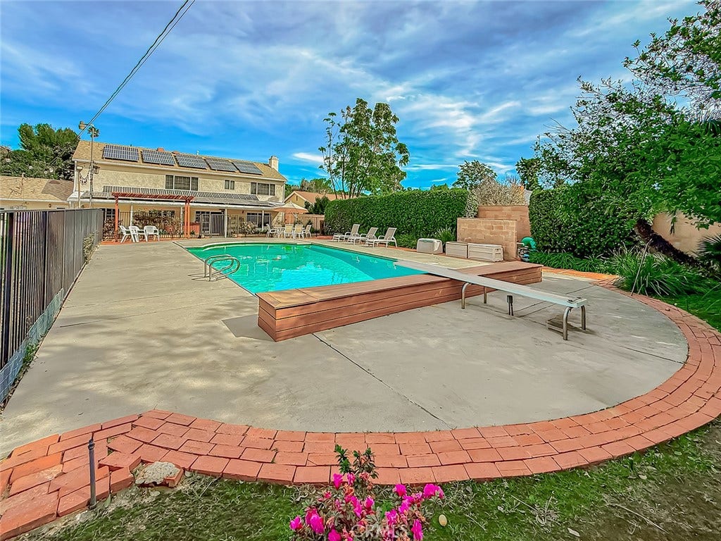 17512 Superior Street, Northridge, CA 91325 17512 Superior Street, Northridge, CA 91325